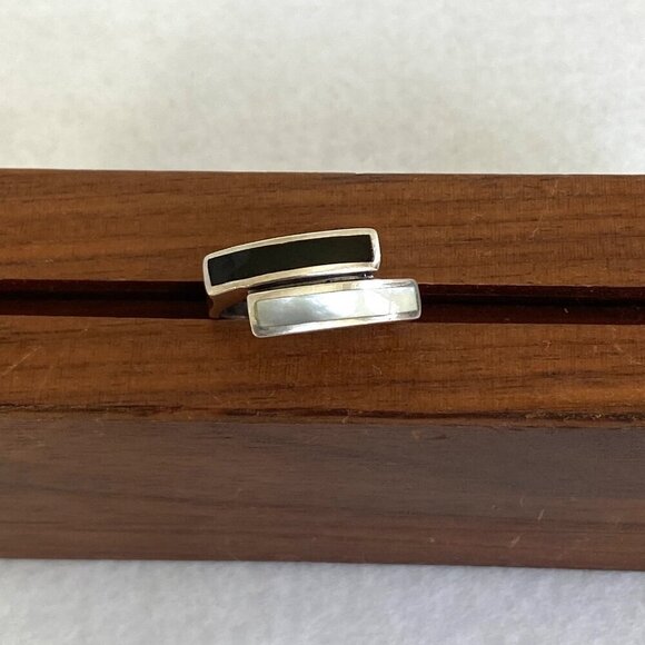 Sterling Silver 925 SX Modernist Black Onyx & Mother Of Pearl Band Ring Sz 5.75 - Picture 4 of 16